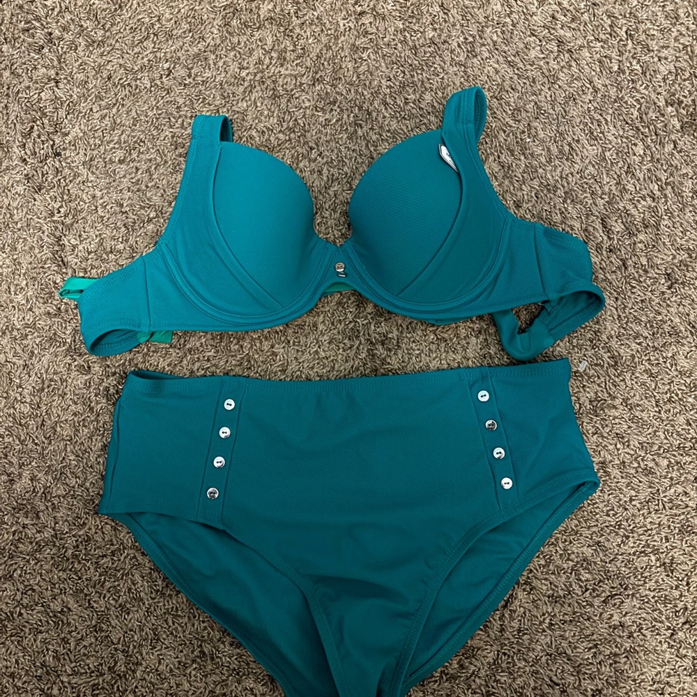 High-Waist Teal Women's Bikini Set - Underwire Swim Top & Retro Bottoms